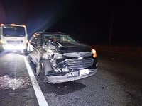 Muere vaca tras impacto contra camioneta en Saltillo