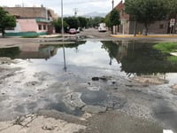 Exigen solución a brote de aguas negras en la colonia Moderna de Torreón