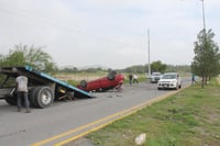 Acelerado conductor se vuelca en Saltillo