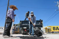 Realizan trabajos de bacheo en Lerdo