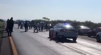 Personal del Poder Judicial bloquean autopista Torreón-Saltillo