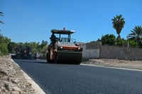 Alcalde de Lerdo supervisa trabajos de pavimentación del par vial en Villa Juárez