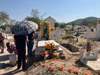 Abarrotan panteones de Torreón por Día de Muertos