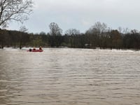 Suman 5 muertos en Missouri por repentinas inundaciones; entre ellos 2 funcionarios electorales