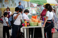 Exhortan a familias evitar comida chatarra