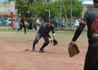 Se juegan punto medio en la Liga de Softbol Industrial y Comercial