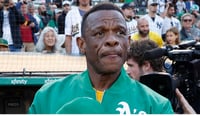 Muere Rickey Henderson, líder histórico en bases robadas de la MLB