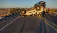 Familia sufre volcadura en carretera San Pedro-Cuatro Ciénegas; menor grave