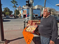 Abuelito lagunero logra vender todas sus roscas gracias al apoyo de la gente