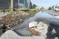 Exigen solución urgente a brote de aguas residuales en Rincón La Merced de Torreón