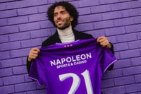 César 'Chino' Huerta recibe espectacular bienvenida en Anderlecht