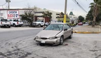 Mujer choca contra camellón central de la colonia Las Carolinas, Torreón