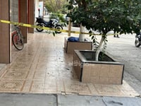 Localizan hombre sin vida en una jardinera en Gómez Palacio