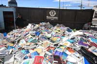 Venden biblioteca de UVM a recicladora