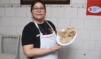 La señora Nájera sostiene a su familia gracias a las gorditas laguneras