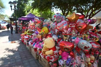 ¿Regalos para el 14 de febrero? Instalan mercadito de San Valentín en Lerdo