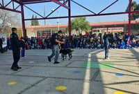 Conviven estudiantes con binomios canino del K9 en Ramos Arizpe