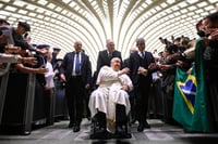 Papa Francisco sufre  crisis respiratoria y 'repentino' empeoramiento