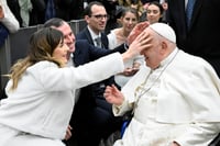 El papa Francisco sigue los ejercicios espirituales y su estado de ánimo es bueno
