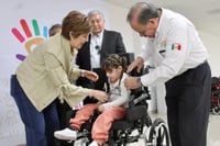 Entrega DIF Torreón y Club Rotario sillas de ruedas y una especial para mejorar la calidad de vida de los beneficiarios