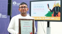 Fabricio Gutiérrez recibe el Premio Iberoamericano de Poesía Minerva Margarita Villarreal. Foto: UANL