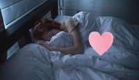 Esto es lo que haces todos los días al dormir y podría afectar tu salud