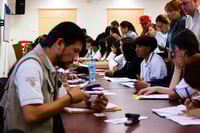 Inicia entrega de tarjetas para alumnos de nivel medio superior; serán 8 mil 300 plásticos en la región