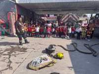 Niños de preescolar visitan Estación de Bomberos de Francisco I. Madero