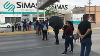 Vecinos de La Perla protestan en Simas tras 12 días sin agua potable