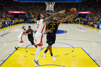 Rockets sobreviven y llevan serie al séptimo juego