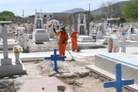 Refuerzan mantenimiento en panteones municipales previo al Día de las Madres
