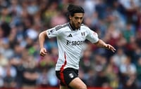 Fulham extiende contrato de Raúl Jiménez tras temporada destacada