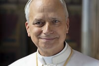 Presentan la imagen oficial del Papa León XIV y su cruz relicario, símbolo de fe y tradición