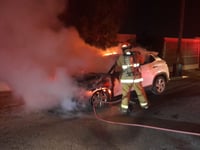 Pirómano ocasionaría incendio de dos vehículos en Ramos Arizpe