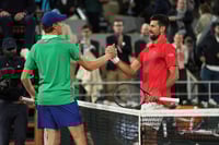 Jannik Sinner deja en el camino a Djokovic