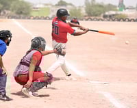 Viven juegos al límite en la Liga de Beisbol de Empleados y Profesionistas