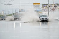 Lluvias en Torreón dejan encharcamientos en cruceros y algunos árboles caídos