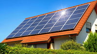 Aislamiento térmico y paneles solares: claves del ahorro energético en negocios
