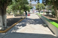 Realizan trabajos de mantenimiento integral en Plaza Principal de La Loma