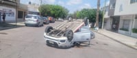 Dos lesionados tras choque volcadura en Gómez Palacio, viajaban en un taxi