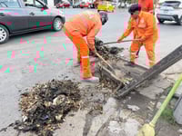 Retiran 15 toneladas de basura de drenajes para prevenir inundaciones en Torreón