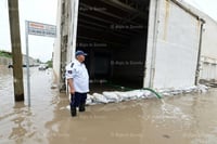 Inundaciones paralizan empresas en Torreón: más de mil trabajadores afectados en la colonia Nueva Laguna