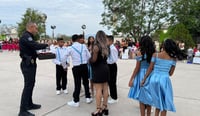 Comandante apadrina a graduados de escuela primaria del ejido Pacífico