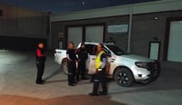 Autoridades salvan la vida de joven que intentaba con saltar de puente