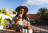 Cómo reducir el cortisol de forma natural y equilibrar el estrés