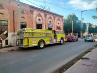 Se registra incendio en propiedad abandonada frente a escuela de Lerdo