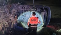 Abandonan vehículo tras impactarse en la carretera Torreón–San Pedro