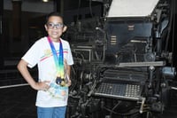 Niño lagunero gana plata en concurso de matemáticas en Singapur; ahora irá a China
