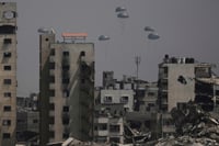Médicos Sin Fronteras considera que los lanzamientos aéreos de ayuda en Gaza son ineficaces y peligrosos