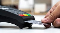 SAT advierte sobre multas por prestar tu tarjeta de crédito a familiares o amigos